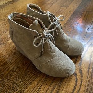 TOMS Desert Wedge Taupe Suede Boot US 6.5 / EU 37 Booties